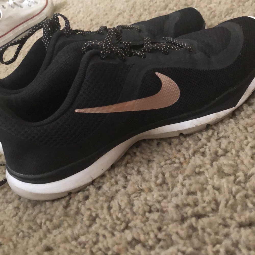 Nike tennis shoes
